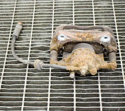 Opel Zafira C Front brake caliper