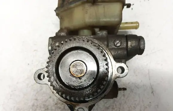 Mazda 5 Power steering pump cc30