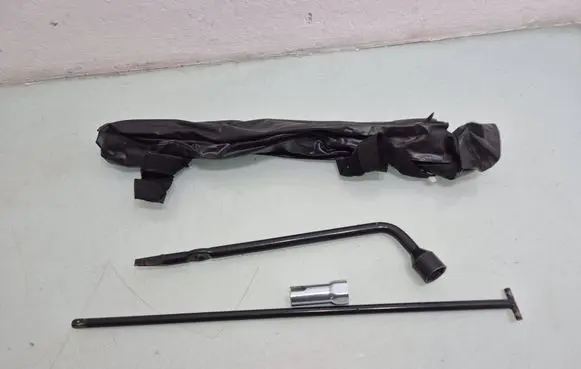 Infiniti QX60 L50 Tool set 