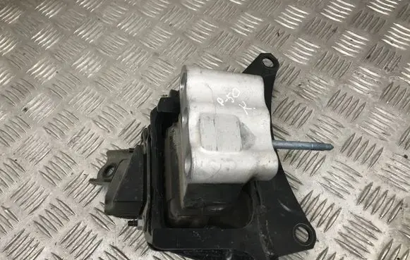 Toyota Prius (XW50) Engine mount bracket