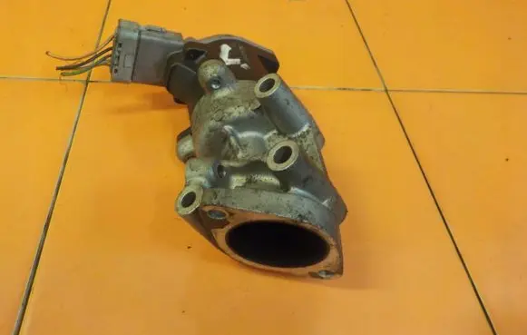Jaguar S-Type EGR thermostat 4R8Q9D475A