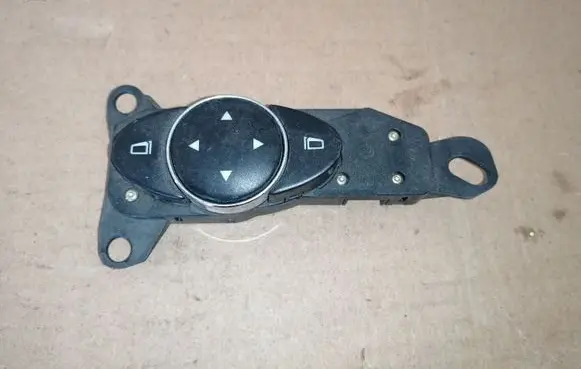 Mercedes-Benz E W211 Wing mirror switch 2118215779