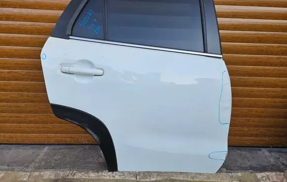 Suzuki SX4 S-Cross Rear door