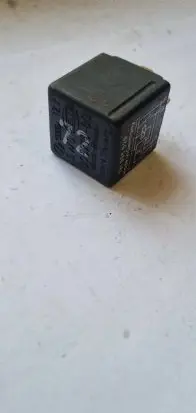 Volkswagen Golf II Other relay 00571900