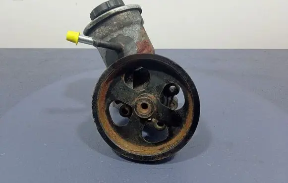 Toyota Avensis T250 Power steering pump