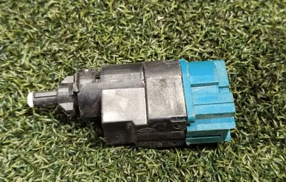 Renault Trafic III (X82) Brake pedal sensor switch 253203383R