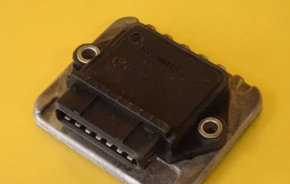 Audi 80 90 S2 B4 Ignition amplifier control unit 191905351B