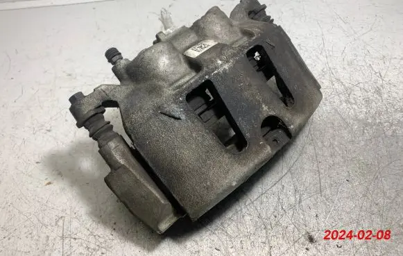 Chrysler Pacifica Front brake caliper 17986801 518aca21pe