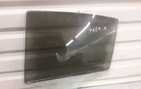 Opel Corsa D Rear windscreen/windshield window E000269