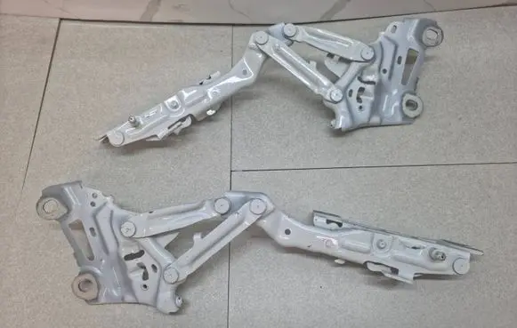 BMW X1 U11 Engine bonnet/hood hinges 9883417 9883418 13989610
