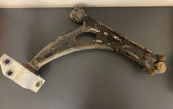 Volkswagen Touran I Front lower control arm/wishbone 1K0407153G