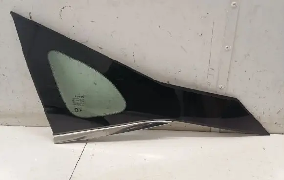 Nissan Qashqai J12 Rear side window 43R00049