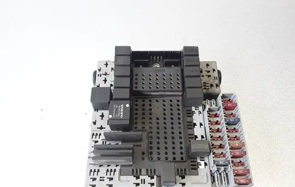 Volvo S60 Fuse module 8645410
