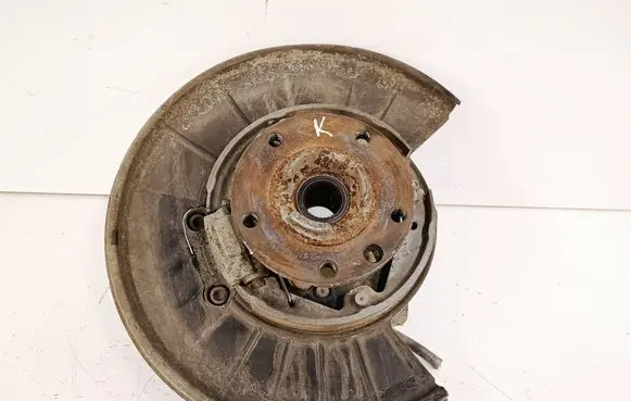 Rear wheel hub