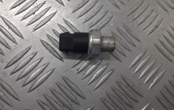 Volkswagen PASSAT B5.5 Air conditioning (A/C) pressure sensor 8D0959482