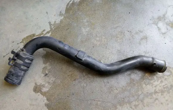 Hyundai Santa Fe Engine coolant pipe/hose