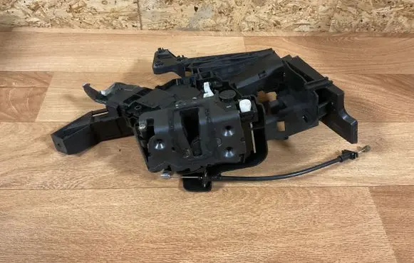 Ford Focus C-MAX Rear door lock 2400001