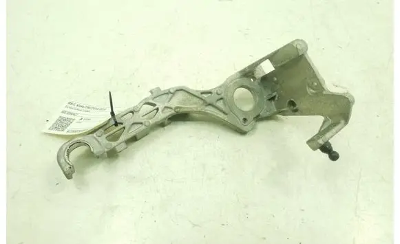 Mercedes-Benz C W205 Air filter cleaner box bracket assembly A6510940427