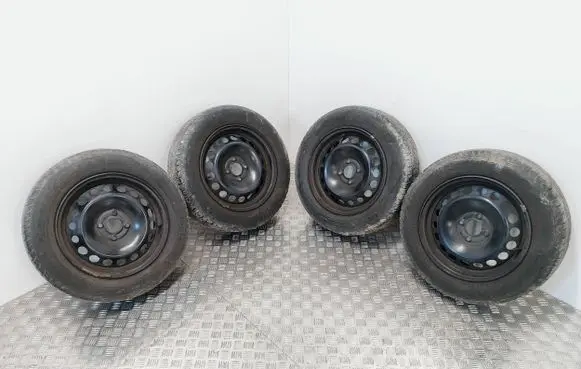 Renault Clio IV R15 steel rim 
