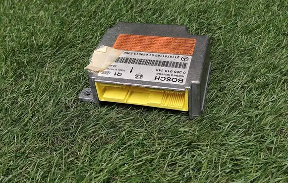 Mercedes-Benz E W211 Airbag control unit/module 2118701185 0285010146