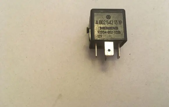 Mercedes-Benz C W202 Other relay A0025421319