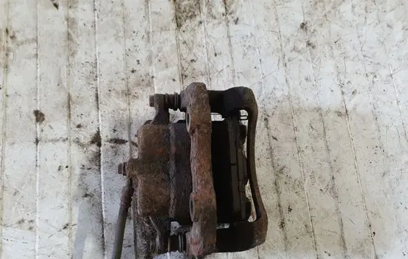 Nissan X-Trail T30 Front brake caliper NOCODE