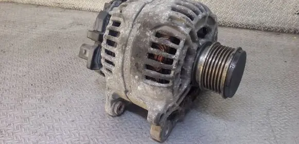 Volkswagen Touran I Generator/alternator 06F903023F