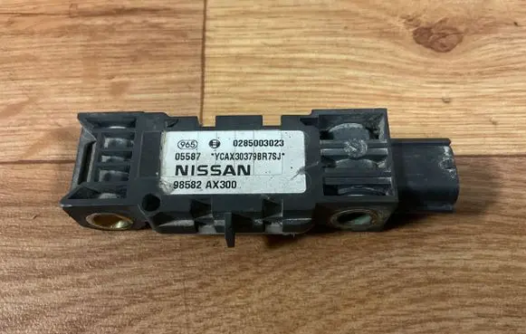Nissan Micra Airbag deployment crash/impact sensor 98582AX300 0285003023 05587