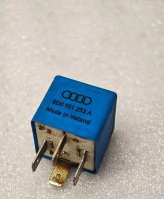 Volkswagen Touareg I Other relay 8D0951253A