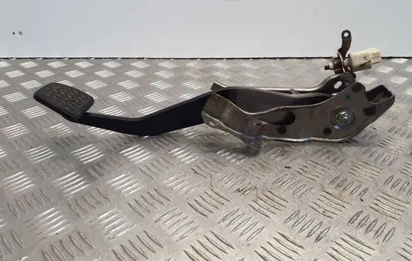 Toyota Yaris Brake pedal