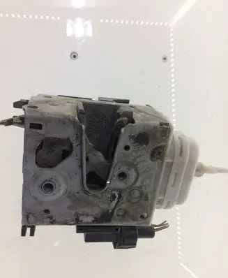 Audi A4 S4 B5 8D Front door lock 8D1837016E