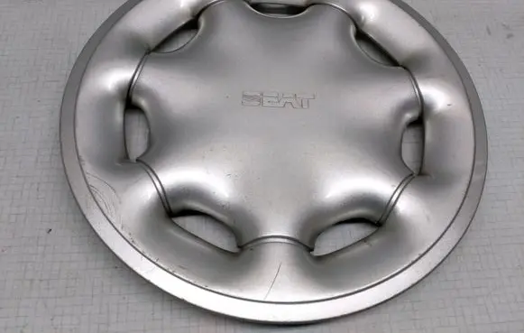 Seat Toledo I (1L) R14 wheel hub/cap/trim 6K0601147A 6K0601147C