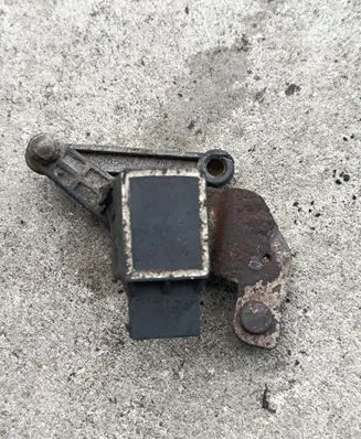 Headlight/headlamp level sensor