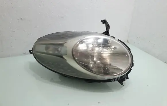 Nissan Micra Headlight/headlamp 89074320