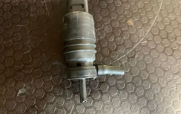 BMW X5 E53 Windscreen/windshield washer pump 8377430 001004 13264010