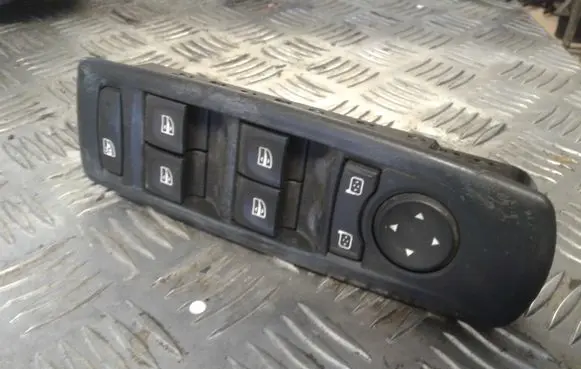 Renault Laguna III Electric window control switch 809610007R