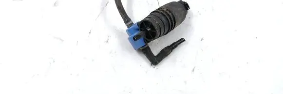 Volkswagen PASSAT B5 Windscreen/windshield washer pump 493451