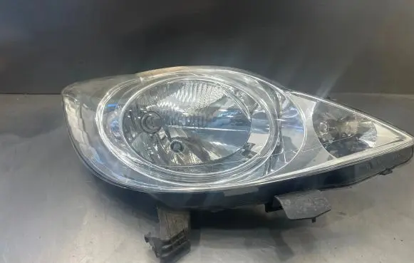 Peugeot 107 Headlight/headlamp 811100H030 89033104