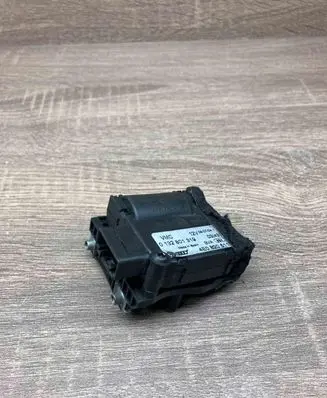 Audi A8 S8 D3 4E Air flap motor/actuator 0132801319 4E0820511