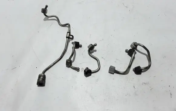 Fuel injector supply line/pipe