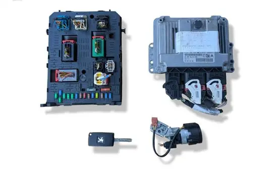 Peugeot 308 Engine ECU kit and lock set 0261S05626 9666934280