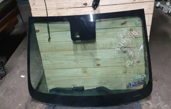 Buick Encore I Front windscreen/windshield window 