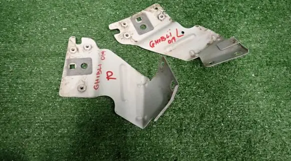 Maserati Ghibli Fender mounting bracket AA10615