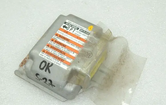 Suzuki Grand Vitara I Airbag control unit/module 3891065D1