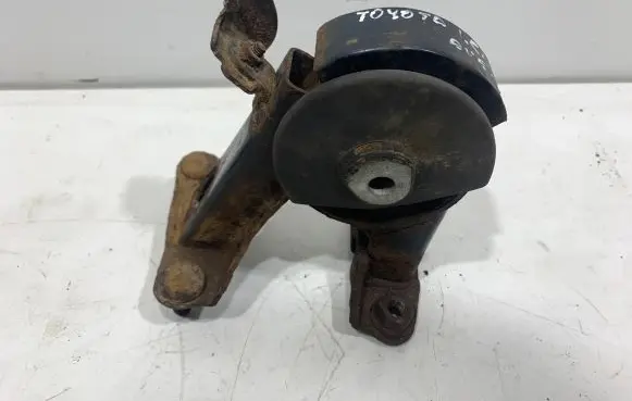 Toyota Avensis T270 Engine mount bracket