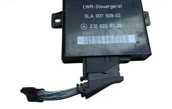 Mercedes-Benz E W124 Light module LCM 2108206126 5LA00750802