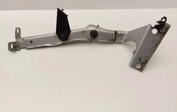 Fender mounting bracket