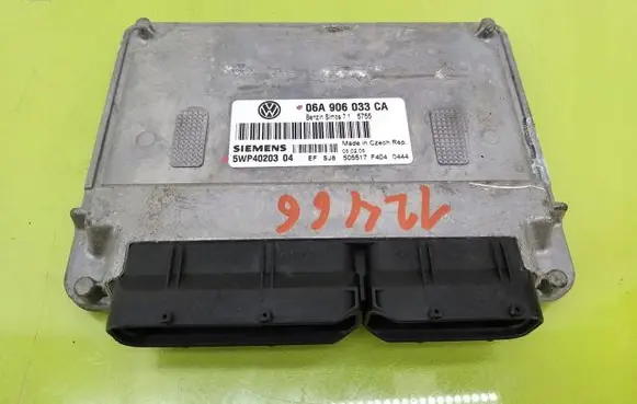 Volkswagen Golf V Engine control unit/module 06A906033CA