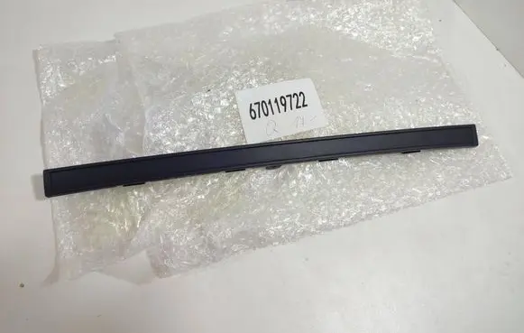 Maserati Quattroporte Front bumper lower grill 670119722