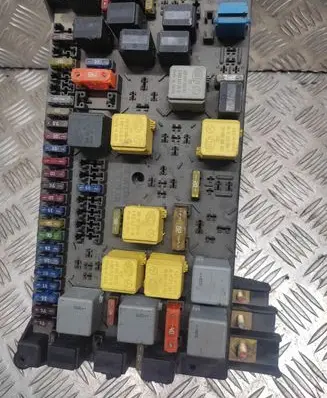 Mercedes-Benz ML W163 Fuse box set 1635457132 05371066